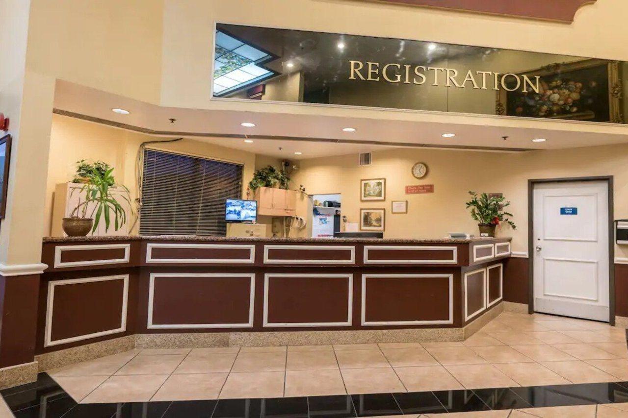 San Bernandino Inn & Suites 圣贝纳迪诺 外观 照片