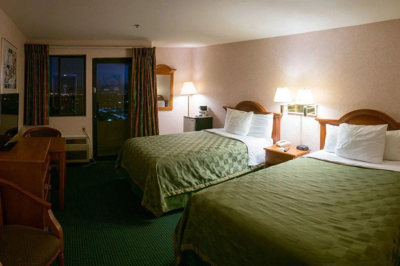San Bernandino Inn & Suites 圣贝纳迪诺 外观 照片