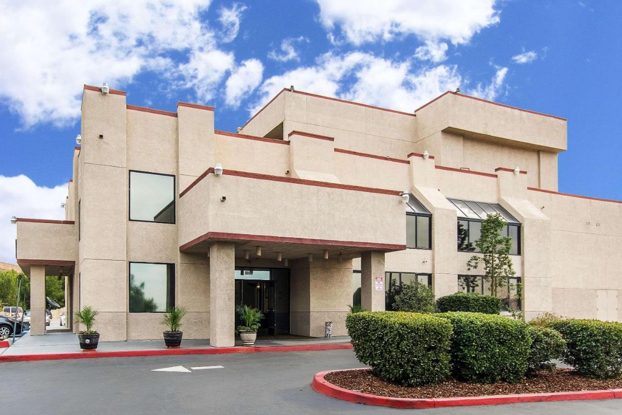 San Bernandino Inn & Suites 圣贝纳迪诺 外观 照片