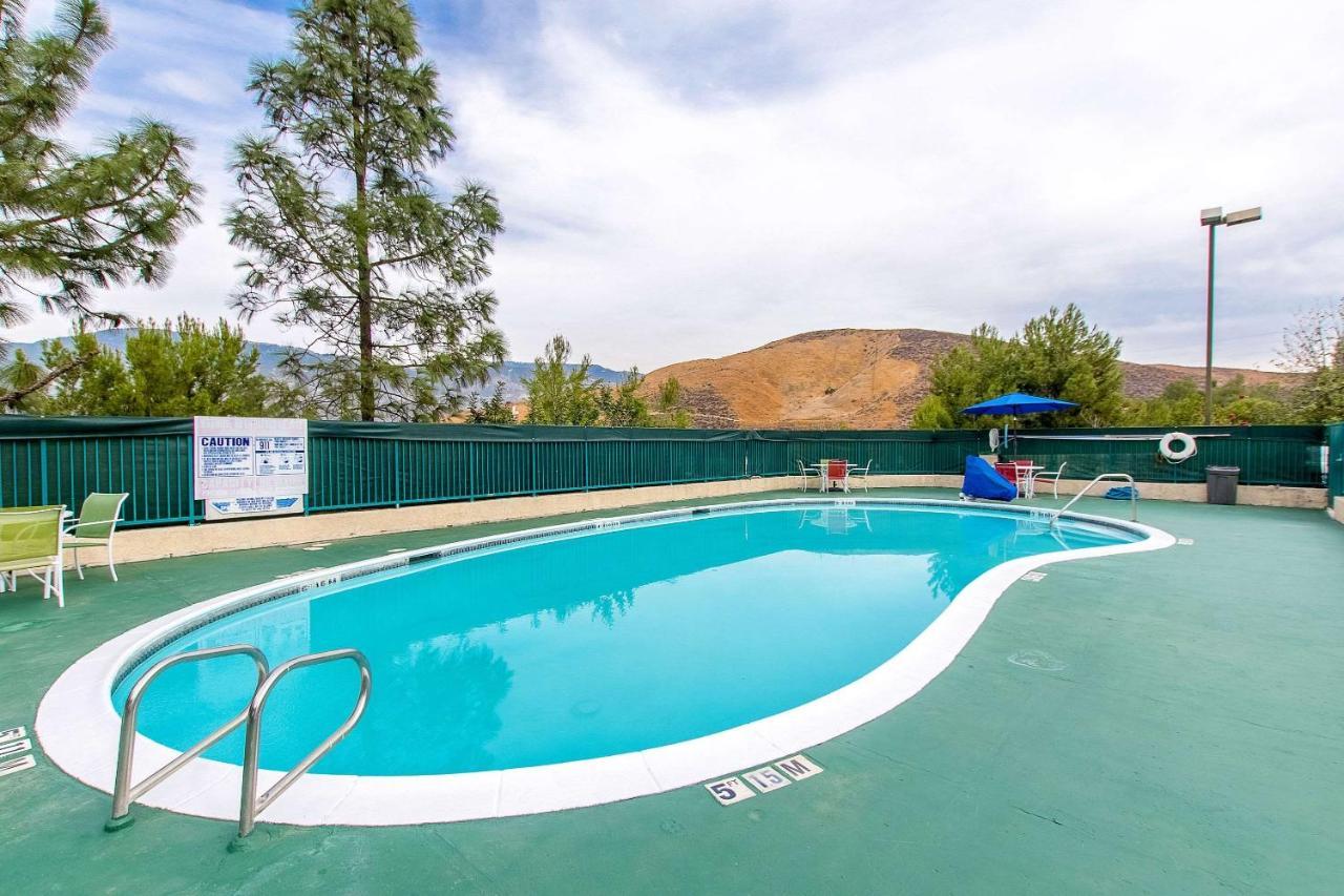 San Bernandino Inn & Suites 圣贝纳迪诺 外观 照片