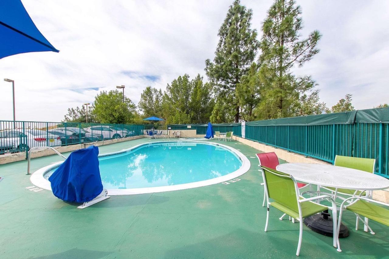 San Bernandino Inn & Suites 圣贝纳迪诺 外观 照片