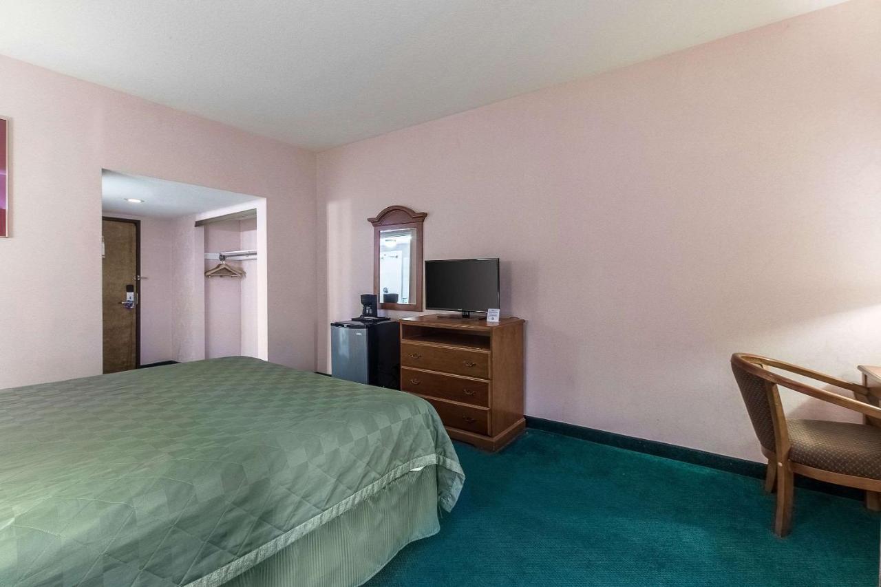 San Bernandino Inn & Suites 圣贝纳迪诺 外观 照片