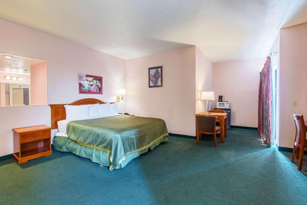 San Bernandino Inn & Suites 圣贝纳迪诺 外观 照片